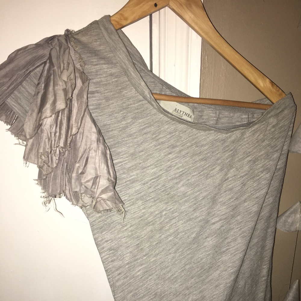 Fresh, unique edgy asymmetric shirt! Mint condtn